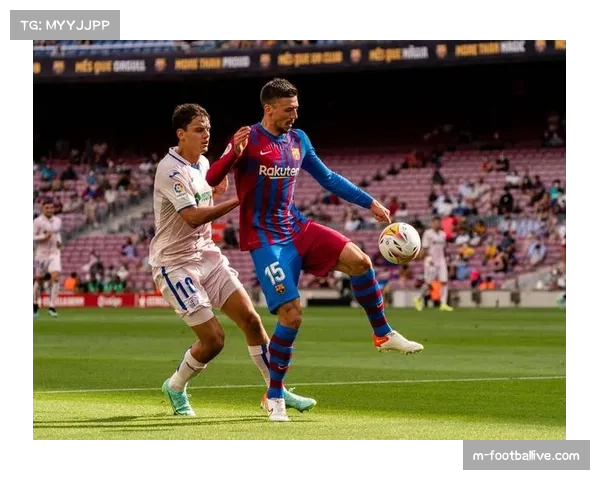 西甲球队普遍采用5-4-1防守阵型 应对巴萨传控体系