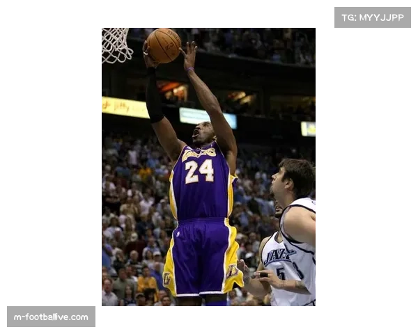 爵士马尔卡宁错位单打,转身金鸡独立跳投命中关键两分